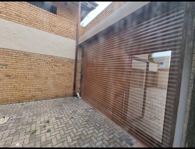 850M² BUILDING FOR SALE IN ALBERTON NORTH